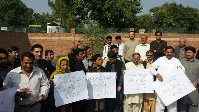 journalists protest outside k p chief minister house on november 5 2015 photo asad zia express journalists protest outside k p chief minister house on november 5 2015 photo asad zia express