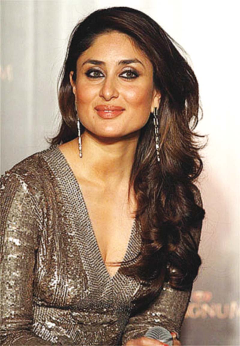 kareena snubbed rumours of being pregnant with her first child photo file