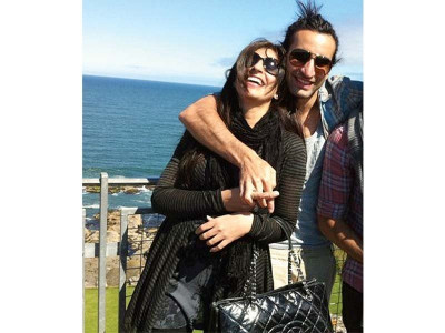 it runs in the family bina mahmood and brother umar khan it runs in the family bina mahmood and brother umar khan