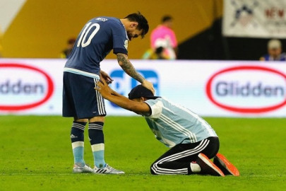 messi becomes argentina s all time record goalscorer with magical free kick
