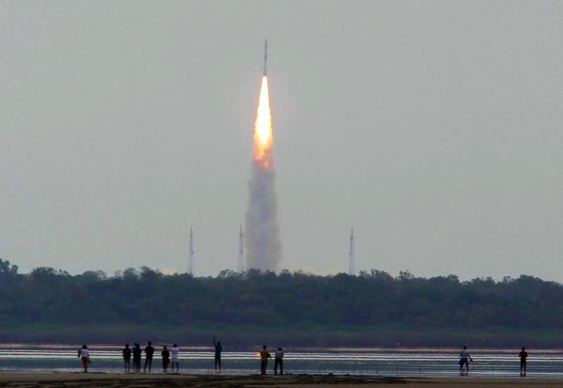 bystanders look on as indian space research organisation 039 s isro navigation satellite irnss 1g on board the polar satellite launch vehicle pslv c33 is launched from sriharikota in the southern indian state of andhra pradesh on april 28 2016 photo afp