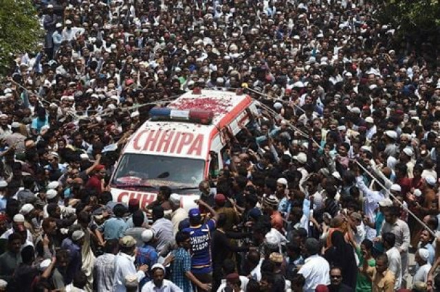 thousands gather to bid farewell to famed qawwal amjad sabri photo afp
