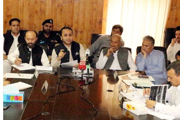g b chief minister hafeezur rehman addressing a pre budget press conference photo inp