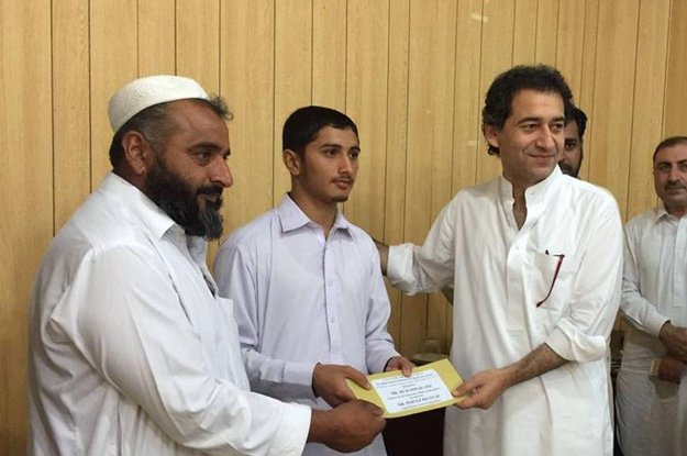 shah faisal bagged top position in ssc fsc computer science group photo online