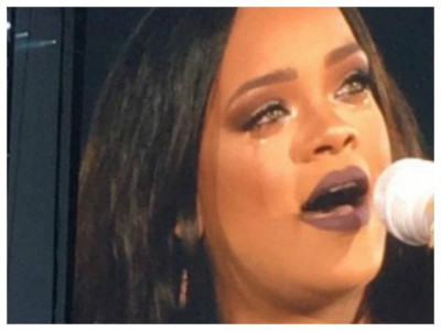 fans curious as rihanna breaks down in tears on stage
