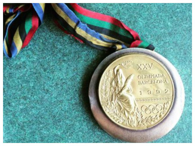 the 1992 olympic gold medal which was stolen from champion canoer joe jacobi 039 s car in a restaurant parking lot earlier this week in atlanta georgia united states photo reuters