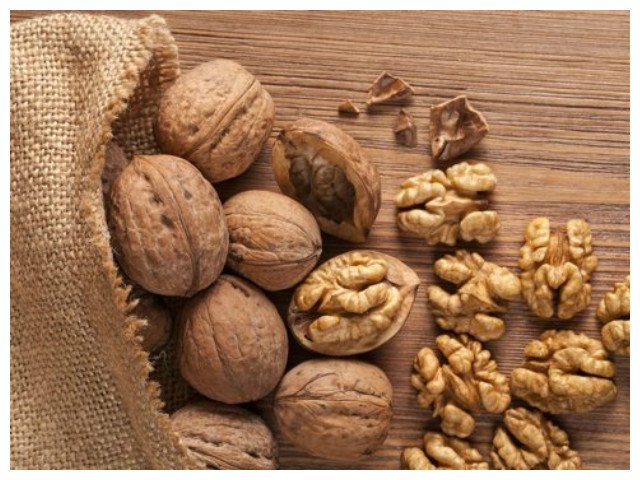 healthy diet walnuts may help fight ageing effects