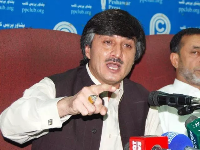 accuses pti led govt of settling with centre over the issue photo file accuses pti led govt of settling with centre over the issue photo file