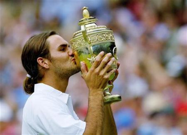 roger federer kisses his first grand slam trophy after defeating mark philippoussis at the wimbledon tennis championships in london on july 6 2003 photo reuters roger federer kisses his first grand slam trophy after defeating mark philippoussis at the wimbledon tennis championships in london on july 6 2003 photo reuters