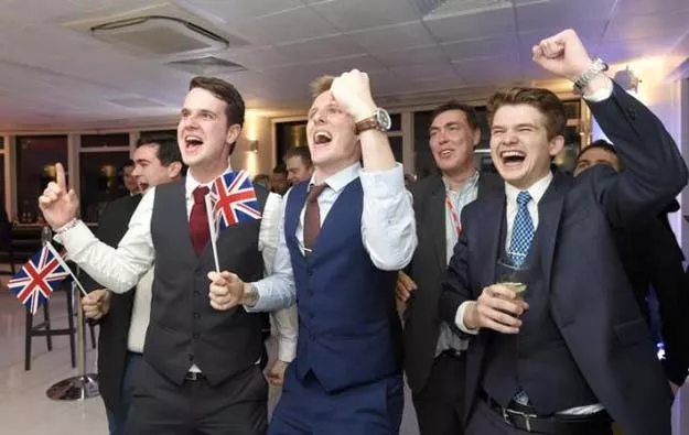 leave supporters cheer results at a leave eu party after polling stations closed in the referendum on the european union in london britain june 23 2016 photo reuters leave supporters cheer results at a leave eu party after polling stations closed in the referendum on the european union in london britain june 23 2016 photo reuters