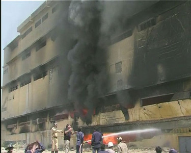 massive fire breaks out in karachi s industrial area massive fire breaks out in karachi s industrial area