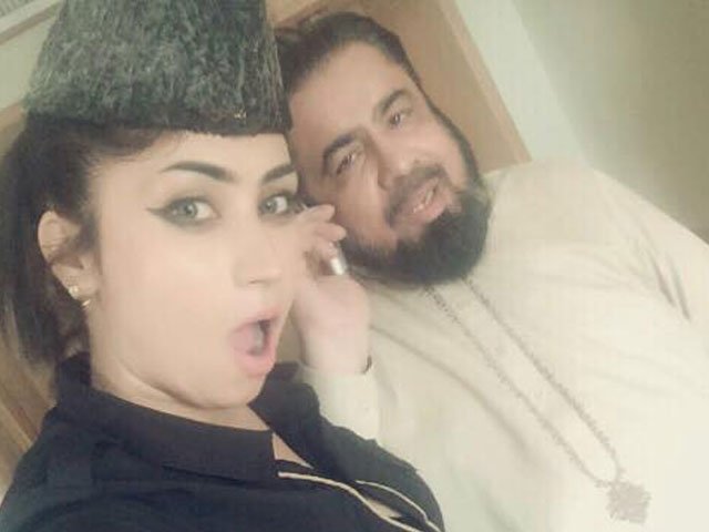 qandeel baloch with mufti abdul qawi photo facebook