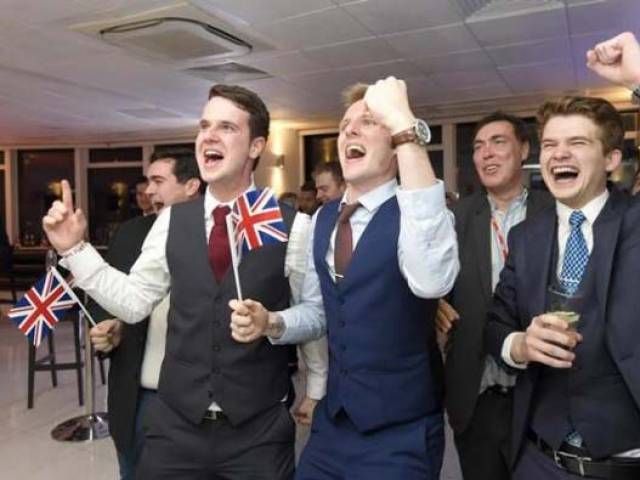 leave supporters cheer results at a leave eu party after polling stations closed in the referendum on the european union in london britain june 23 2016 photo reuters