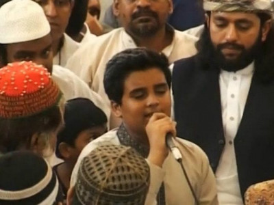 amjad sabri s son pays tribute to father with powerful rendition of karam mangta hoon