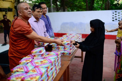 buddhist monks serve iftar for muslims in bangladesh
