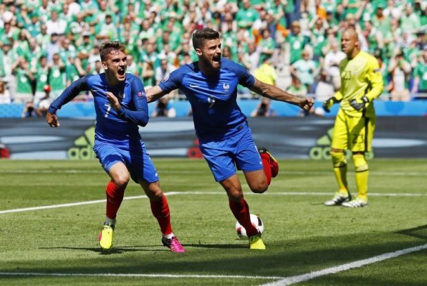 antoine griezmann celebrates with olivier giroud after scoring france s equalising goal photo reuters