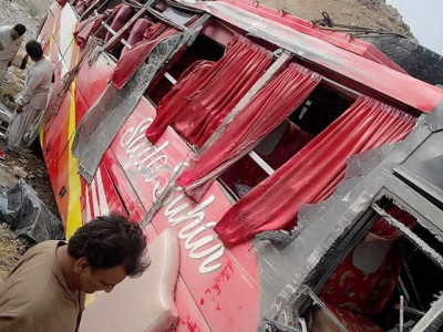 11 passengers die as bus turns turtle near khuzdar