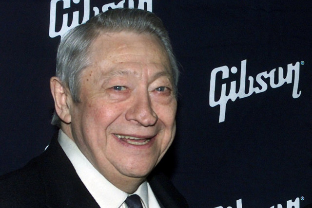 scotty moore who played guitar for the late elvis presley poses in hollywood february 26 2002 photo reuters scotty moore who played guitar for the late elvis presley poses in hollywood february 26 2002 photo reuters