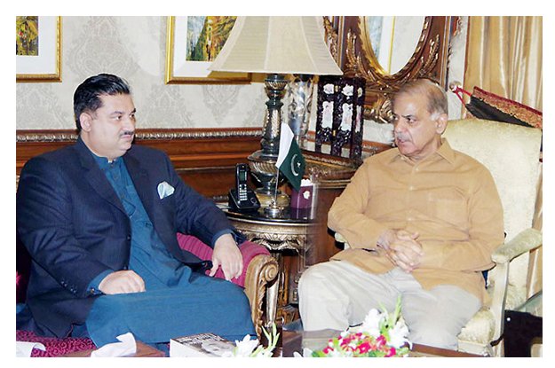 chief minister shahbaz sharif in a meeting with federal commerce minister engineer khurram dastgir khan photo nni