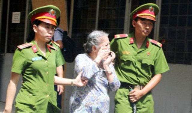 nguyen huong was found guilty of possessing 2 8 kg of heroin in her baggage as she was boarding a flight to australia photo courtesy tuoi tre news nguyen huong was found guilty of possessing 2 8 kg of heroin in her baggage as she was boarding a flight to australia photo courtesy tuoi tre news