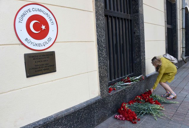 a woman lays flowers in front the turkish embassy in moscow on june 29 2016 as people pay tribute to the victims of tuesday 039 s suicide bombings at istanbul 039 s ataturk airport photo afp