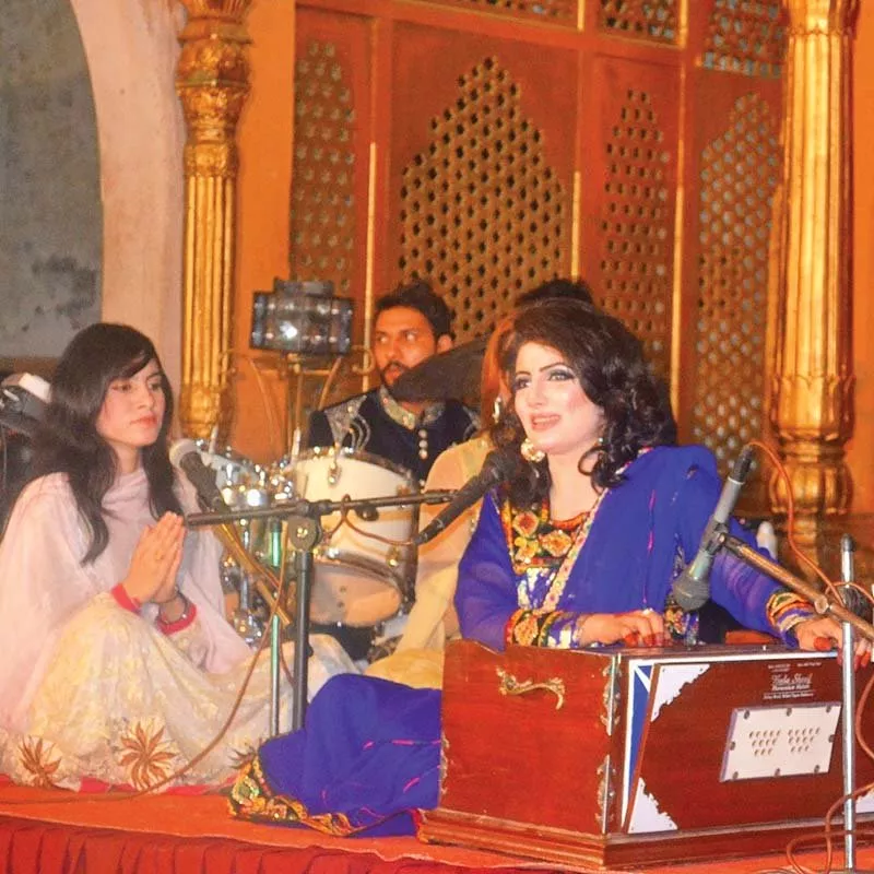 pashto singer nazia iqbal delivers a spell blinding performance photo express pashto singer nazia iqbal delivers a spell blinding performance photo express