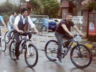 salman and shah rukh s bike ride will give you major friendship goals salman and shah rukh s bike ride will give you major friendship goals
