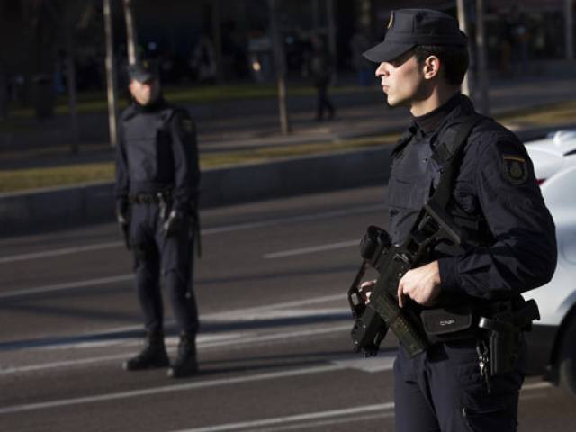 an armed spanish police officer stands guard during a security operation at colon square in central madrid january 13 2015 photo reuters an armed spanish police officer stands guard during a security operation at colon square in central madrid january 13 2015 photo reuters