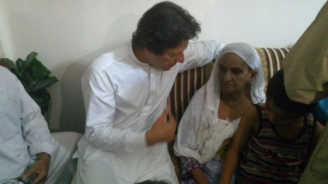 imran khan meets amjad sabri 039 s mother in karachi on friday photo pti
