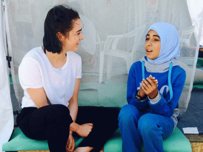 game of thrones stars visit refugee camps in greece game of thrones stars visit refugee camps in greece