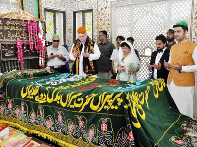 expressing respect consul general visits shrine expressing respect consul general visits shrine