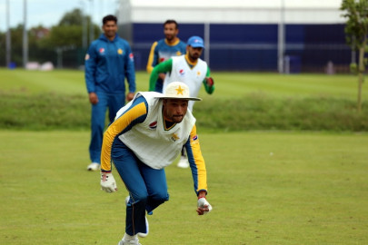 amir humiliates batsmen on england return