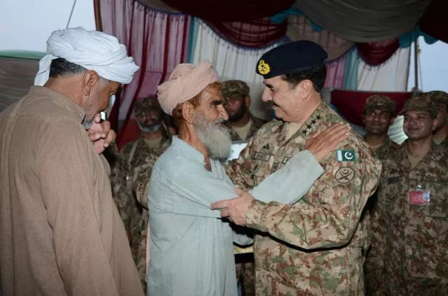 general raheel discussed return and resettlement as he broke his fast with tdps says ispr photo ispr general raheel discussed return and resettlement as he broke his fast with tdps says ispr photo ispr