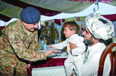coas sends eid gifts for families of aps martyrs