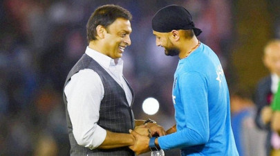 would never beat harbhajan says shoaib would never beat harbhajan says shoaib