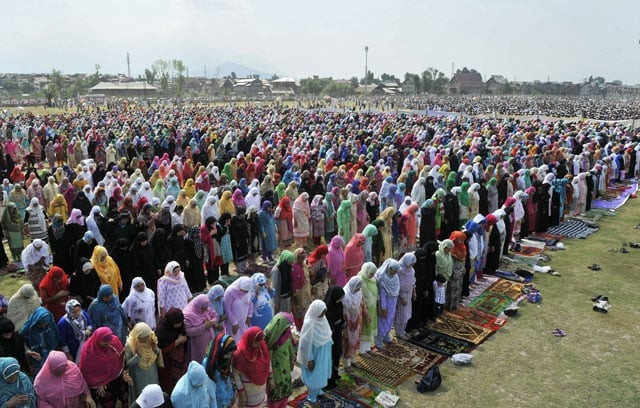 kashmiri muslims pray during the last day of the holy month of ramazan at the shah i hamdaan shrine in srinagar on july 5 2016 as muslims worldwide celebrate eid al fitr marking the end of the fasting month of ramadan photo afp kashmiri muslims pray during the last day of the holy month of ramazan at the shah i hamdaan shrine in srinagar on july 5 2016 as muslims worldwide celebrate eid al fitr marking the end of the fasting month of ramadan photo afp