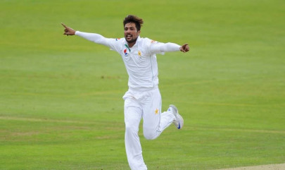 somerset coach sees glimpse of windies great andy roberts in amir