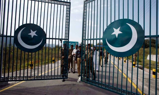 armed forces also exchange sweets at international border in rajasthan on the occasion of eidul fitr photo reuters