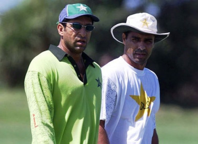 waqar bashes critics of his and wasim s reverse swing skill waqar bashes critics of his and wasim s reverse swing skill
