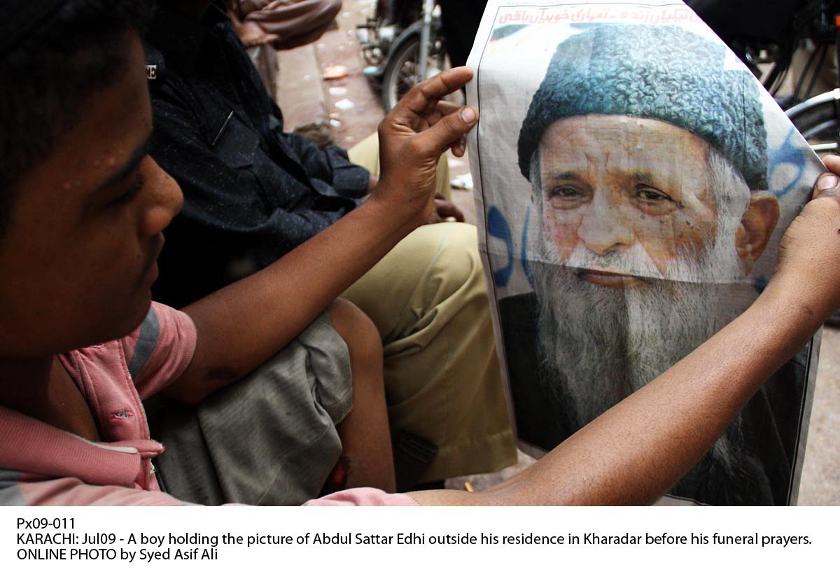 hyderabad chamber of commerce and industry president seth goharullah suggested that july 8 should be observed every year as a charity day to honour edhi photo online