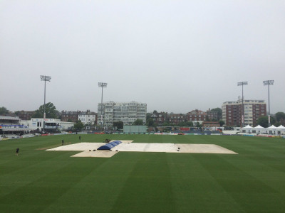 rain sees pakistan draw with sussex