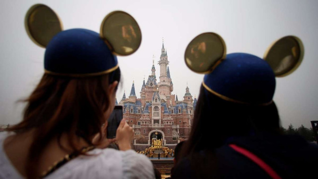 mainland china 039 s first disneyland welcomes floods of visitors on its opening day photo reuters mainland china 039 s first disneyland welcomes floods of visitors on its opening day photo reuters