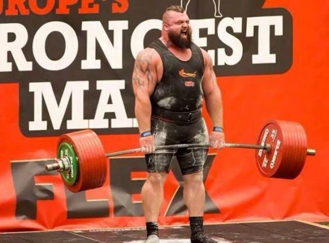 eddie hall immediately collapsed after he became the first man to lift half a tonne photo courtesy per gunnar roalkvam eddie hall immediately collapsed after he became the first man to lift half a tonne photo courtesy per gunnar roalkvam