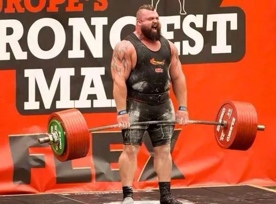 eddie hall immediately collapsed after he became the first man to lift half a tonne photo courtesy per gunnar roalkvam eddie hall immediately collapsed after he became the first man to lift half a tonne photo courtesy per gunnar roalkvam