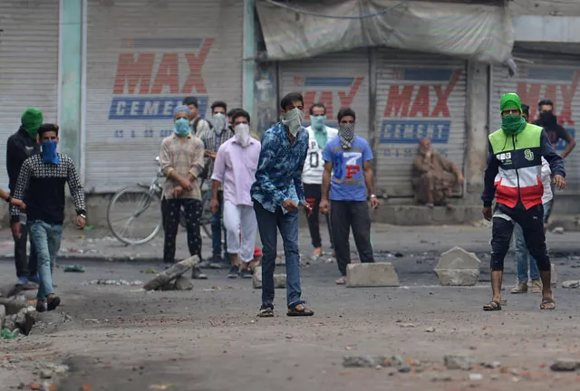 kashmiri protestors clash with indian police in srinagar on july 10 2016 photo afp kashmiri protestors clash with indian police in srinagar on july 10 2016 photo afp