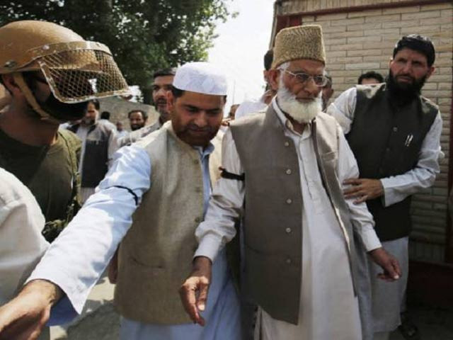 police officials arrest geelani as he attempts to march towards the martyrs graveyard in srinagar photo source epa police officials arrest geelani as he attempts to march towards the martyrs graveyard in srinagar photo source epa