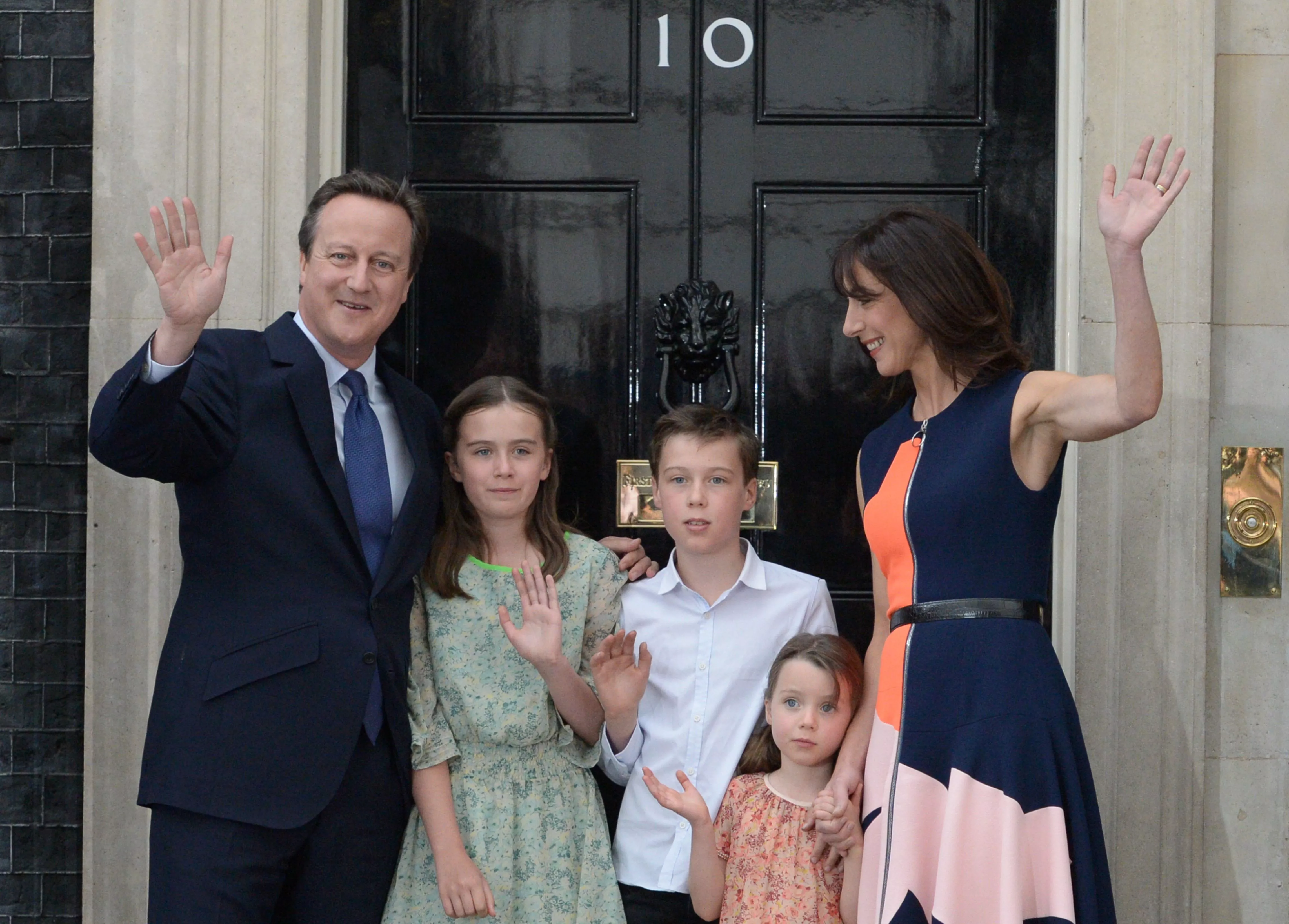 outgoing british prime minister david cameron l waves outside 10 downing street with his family l r his daughter nancy gwen son arthur elwen daughter florence rose endellion and his wife samantha cameron in central london on july 13 2016 before going to buckingham palace to tender his resignation to queen elizabeth ii photo afp outgoing british prime minister david cameron l waves outside 10 downing street with his family l r his daughter nancy gwen son arthur elwen daughter florence rose endellion and his wife samantha cameron in central london on july 13 2016 before going to buckingham palace to tender his resignation to queen elizabeth ii photo afp
