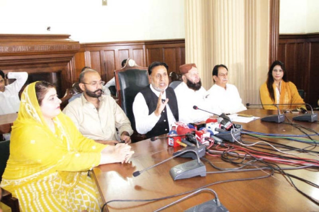 mehmoodur rasheed at the press conference following the meeting photo abid nawaz express mehmoodur rasheed at the press conference following the meeting photo abid nawaz express