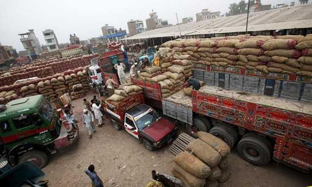 ministry asks sbp and private banks to form consortium to resolve the matter photo reuters ministry asks sbp and private banks to form consortium to resolve the matter photo reuters