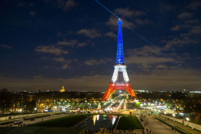 eiffel tower to be lit in france s colours after nice attack